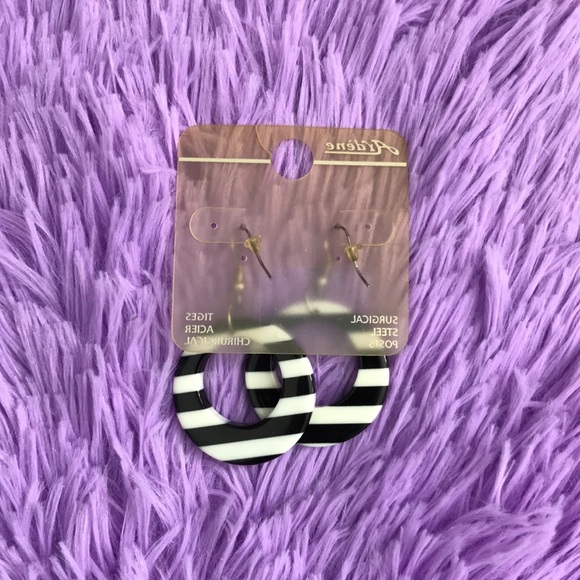 NWT Ardene semi hoop earrings black and white - Picture 2 of 2